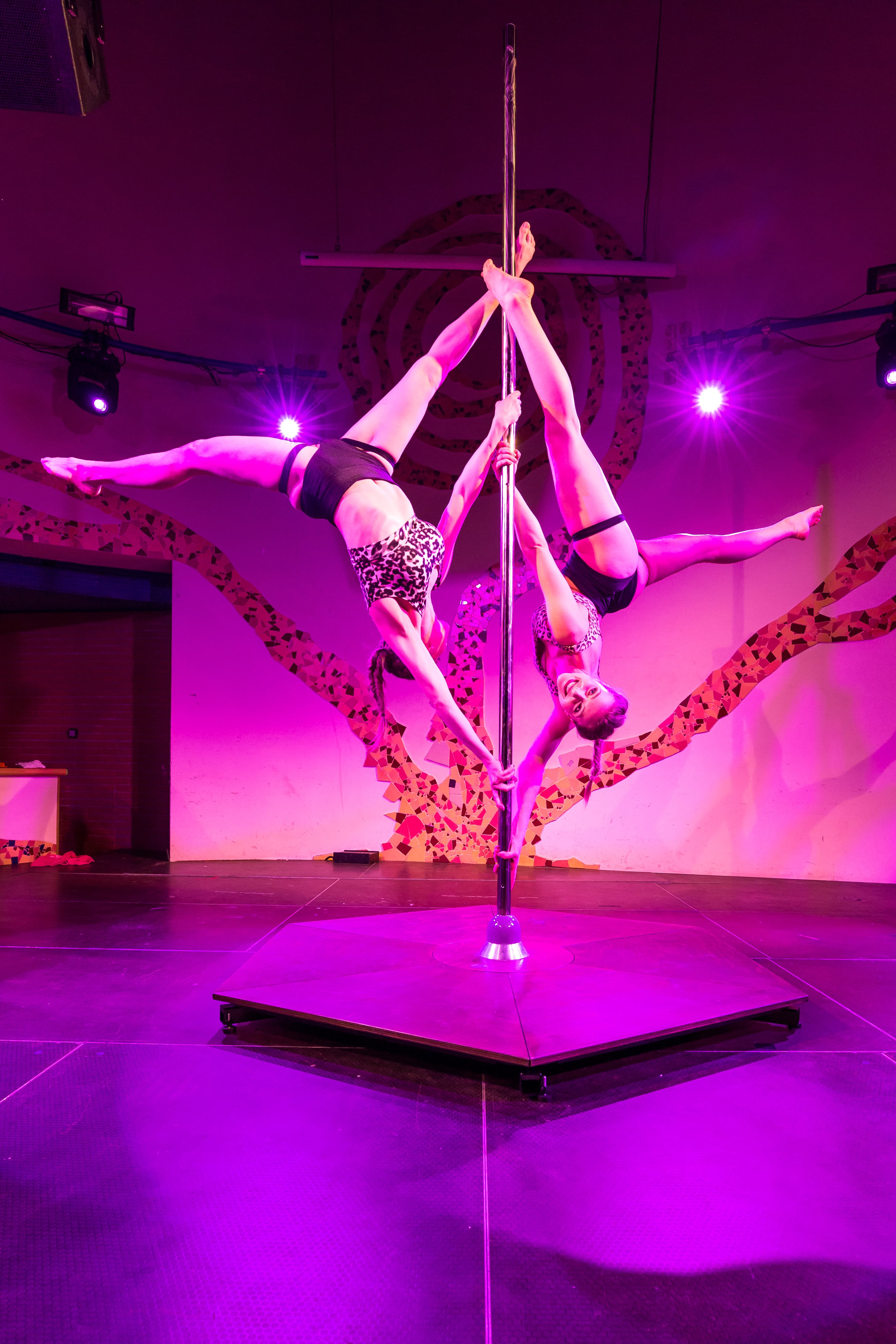 Buena Vista duo — dvě performerky na jedné tyči